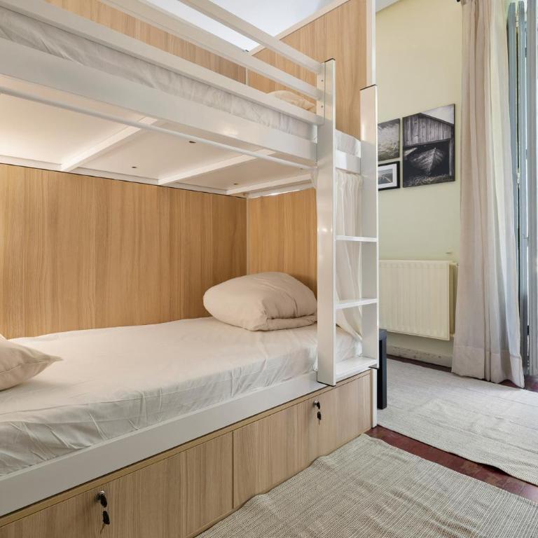 Hostel Anguita - 8-Bed Mixed Dormitory Room - 15