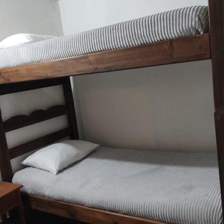 Hostal Rana - Habitación Cuádruple Clásica - 2