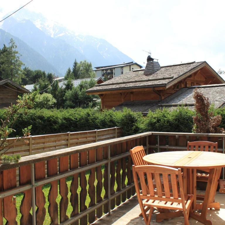 Apartment Germain Close to Chamonix Mont Blanc - Apartamento con vistas a las montañas - 1