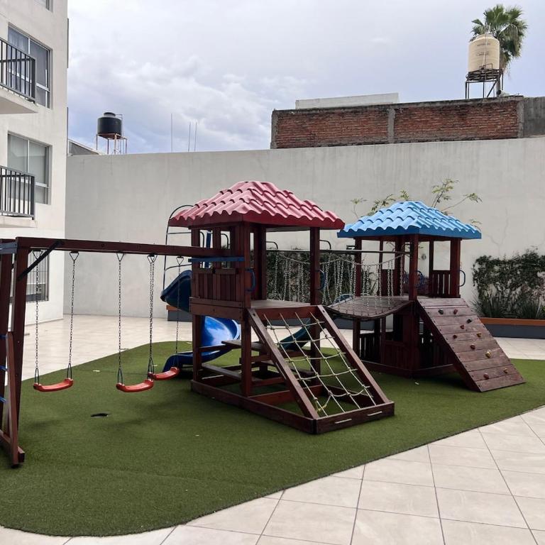 Centrally located apartment with AC, parking and pool - Two-Bedroom Apartment - 20