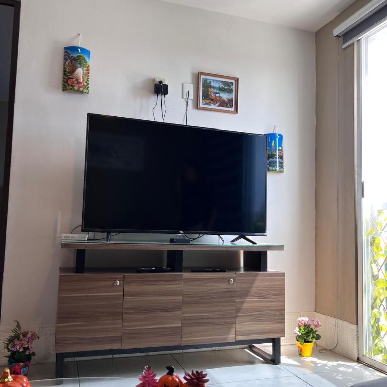Centrally located apartment with AC, parking and pool - Two-Bedroom Apartment - 25