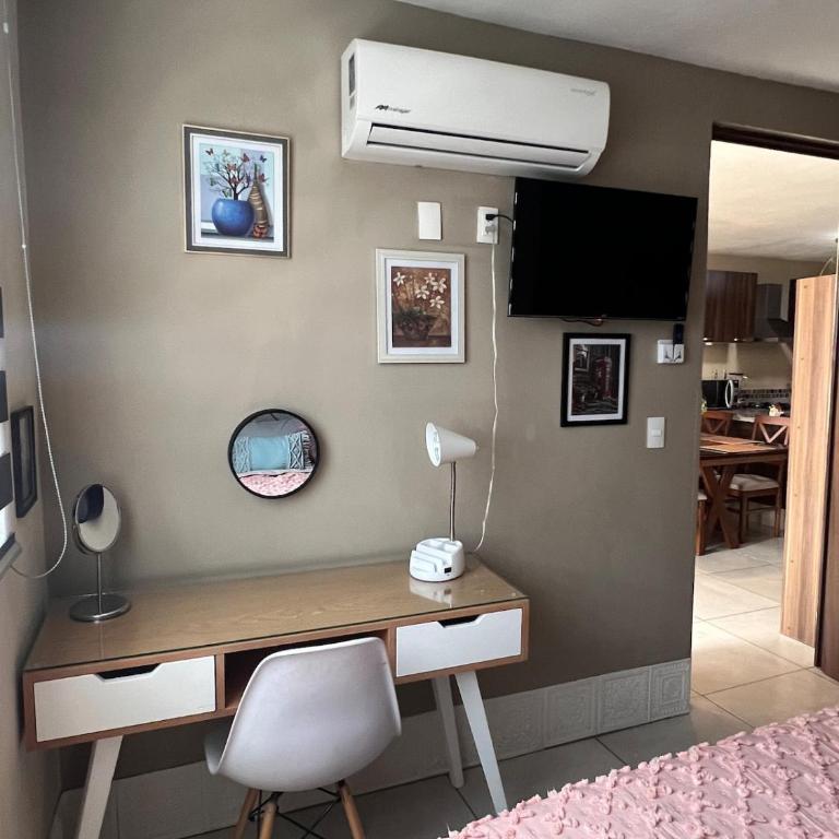 Centrally located apartment with AC, parking and pool - Two-Bedroom Apartment - 35