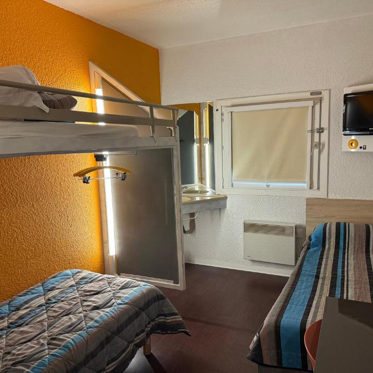 Hotel First Eco Dieppe - Chambre Triple avec Salle de Bains Commune - 4