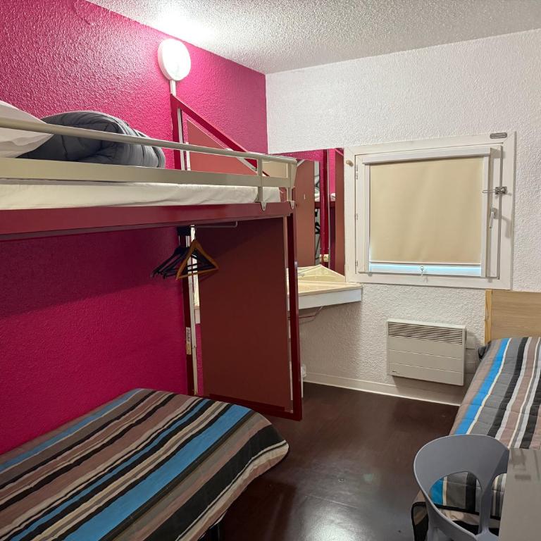 Hotel First Eco Dieppe - Chambre Triple avec Salle de Bains Commune - 2