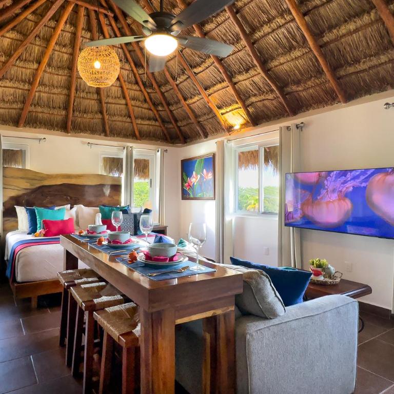 Casa Catalina - Tropical Escape - Studio with Balcony - 7