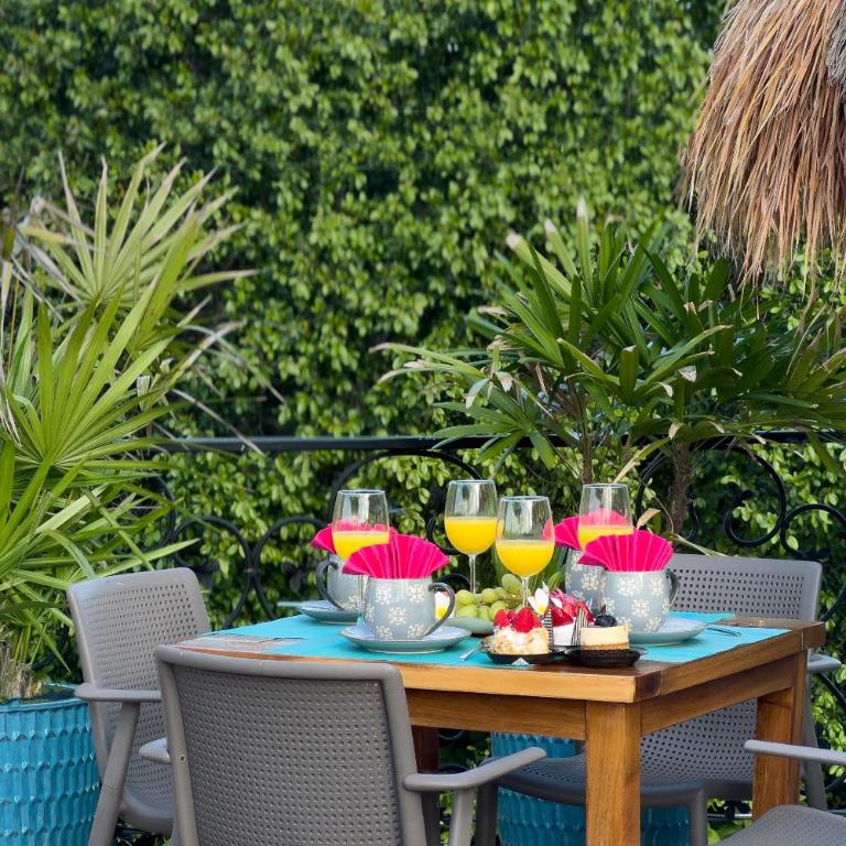 Casa Catalina - Tropical Escape - Studio with Balcony - 12