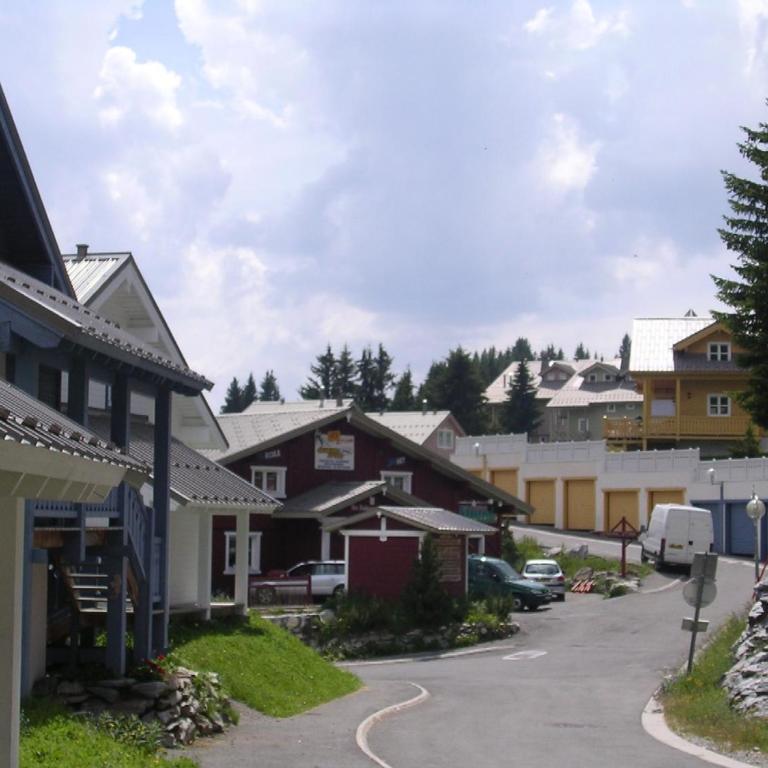 Chalet lumineux avec poêle à bois et WIFI gratuit - 6 à 8 personnes - Garage - Chalet 3 Chambres - 22