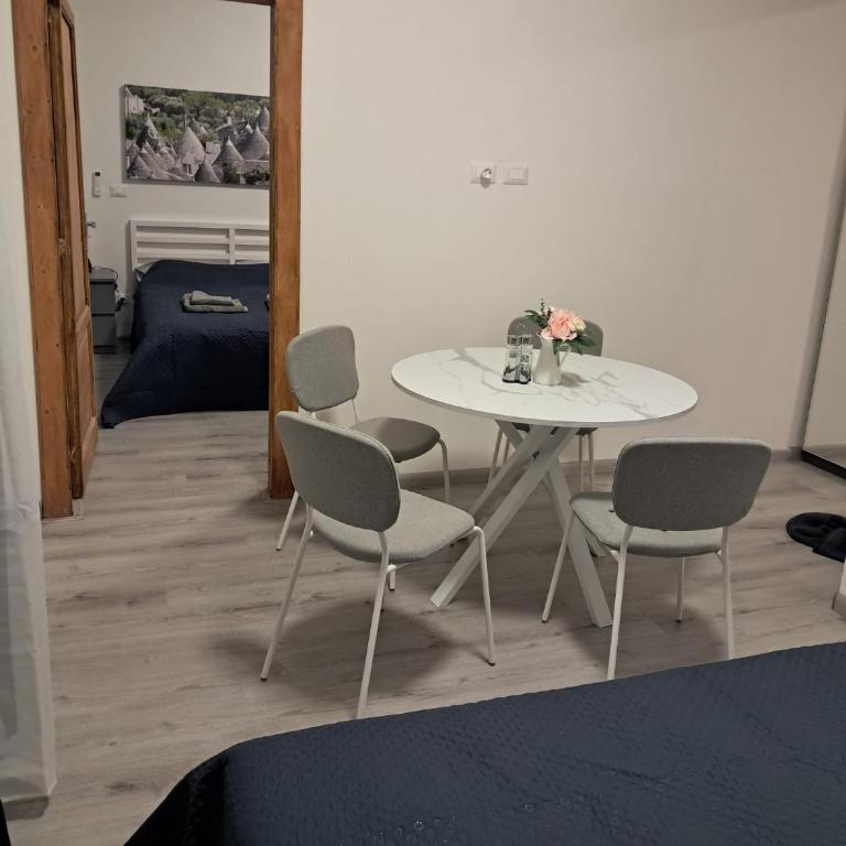 Studio Bianco 1 - Appartamento con 2 Camere da Letto - 10