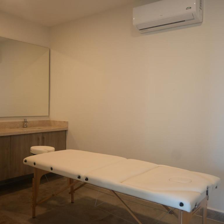 Chic Studio with Roof Pool & Gym Near 5th & Beach - Apartamento con balcón - 14