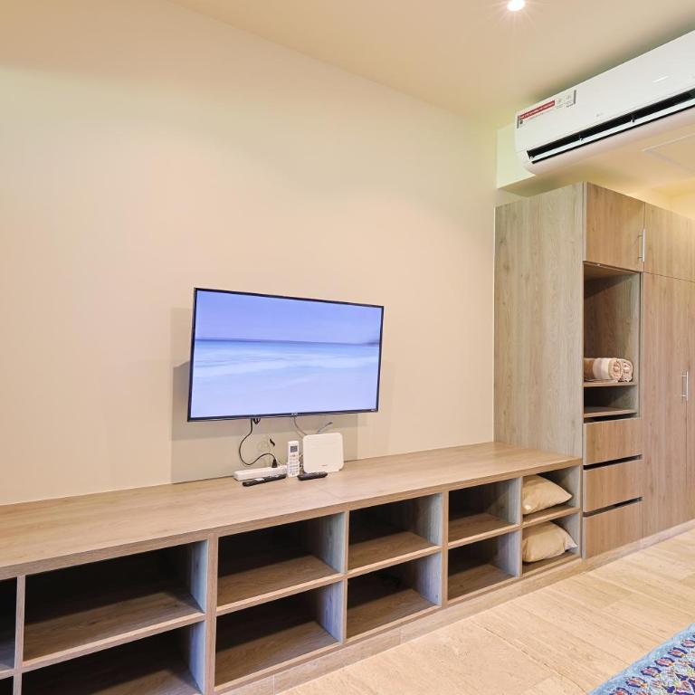 Chic Studio with Roof Pool & Gym Near 5th & Beach - Apartamento con balcón - 17
