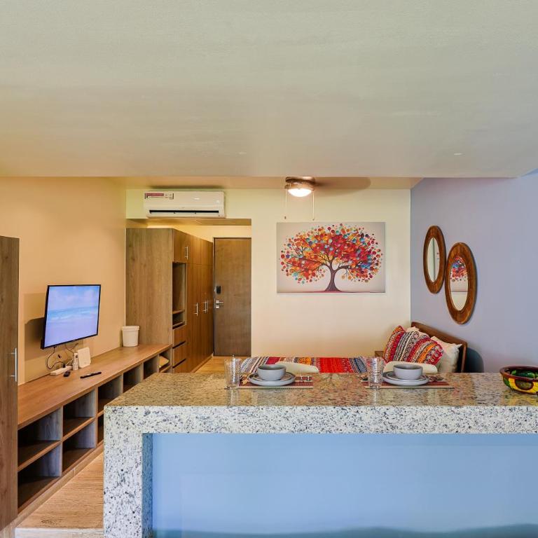 Chic Studio with Roof Pool & Gym Near 5th & Beach - Apartamento con balcón - 31