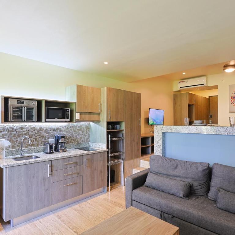 Chic Studio with Roof Pool & Gym Near 5th & Beach - Apartamento con balcón - 24