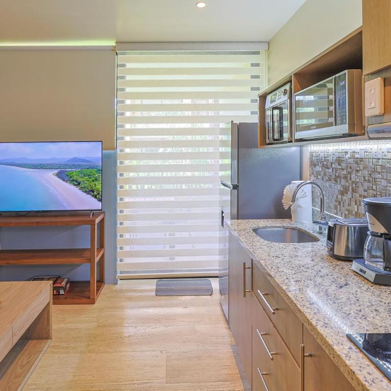 Chic Studio with Roof Pool & Gym Near 5th & Beach - Apartamento con balcón - 23
