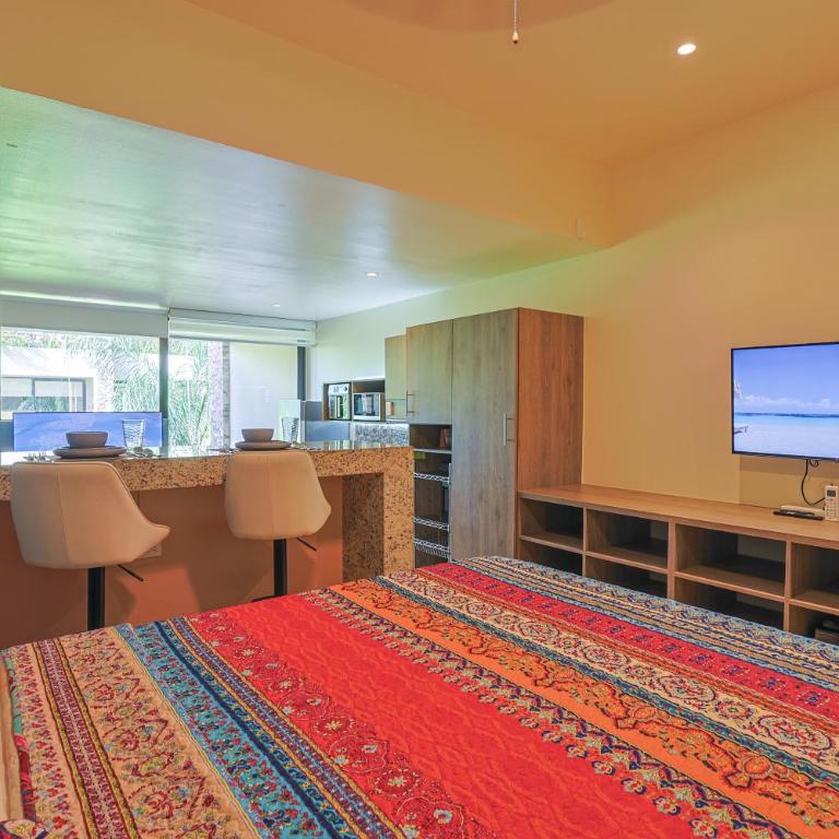 Chic Studio with Roof Pool & Gym Near 5th & Beach - Apartamento con balcón - 26