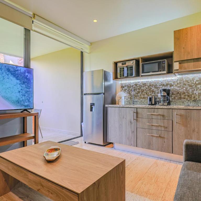 Chic Studio with Roof Pool & Gym Near 5th & Beach - Apartamento con balcón - 40