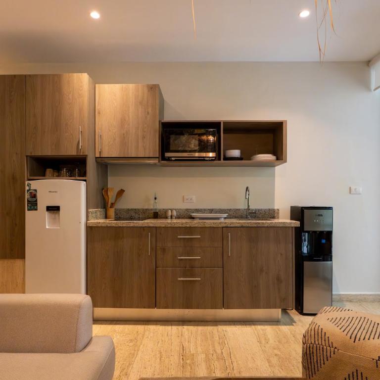 Chic Studio with Roof Pool & Gym Near 5th & Beach - Apartamento de 1 dormitorio - 20