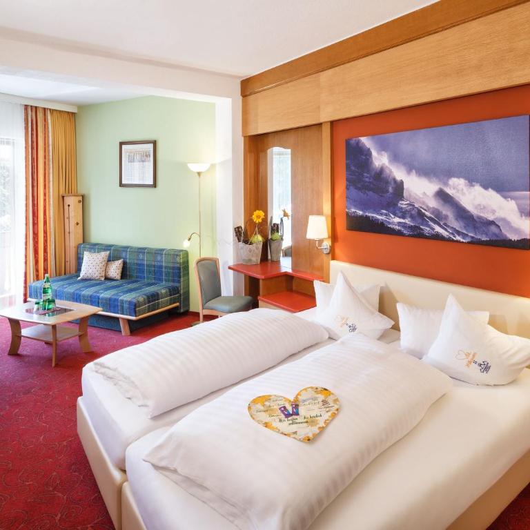 Familienhotel Hinteregger - Familienzimmer mit Bergblick - 5