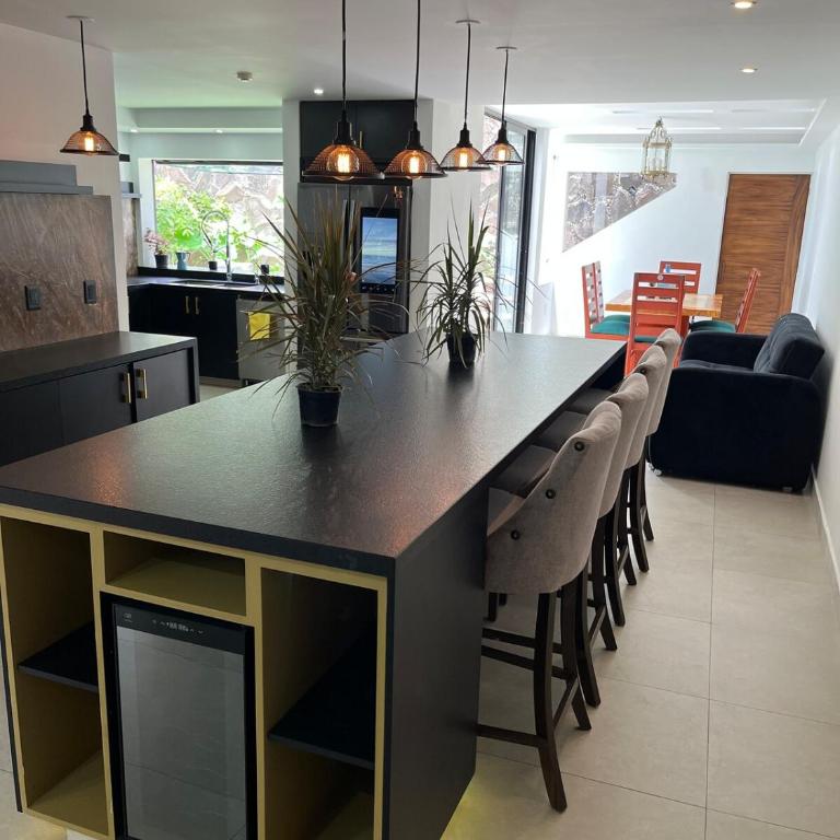 BIG HOUSE, máximo 22 personas !!!!!!!!!!!!!!! - Casa de 8 dormitorios - 70
