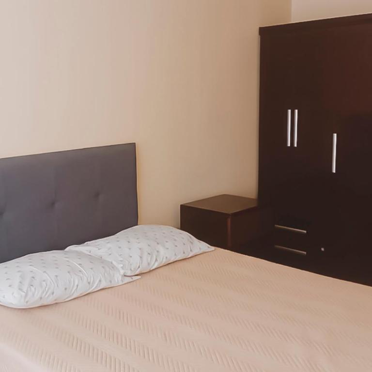 Apartamento cómodo con piscina en el Centro Histórico, Lima - Three-Bedroom Apartment - 4