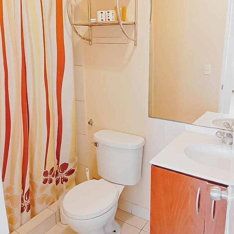 Apartamento cómodo con piscina en el Centro Histórico, Lima - Three-Bedroom Apartment - 9