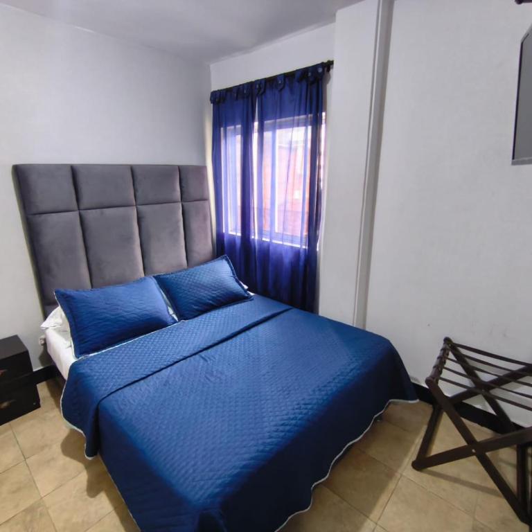 Hotel Konfort Inn - Habitación Estándar - 1 cama grande - 4
