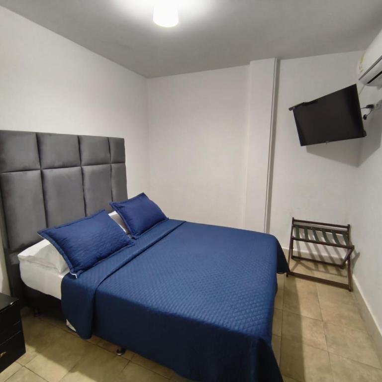 Hotel Konfort Inn - Habitación Estándar - 1 cama grande - 1