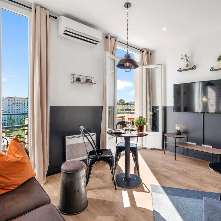 Nice Renting - CAMBRAI - Luxurious Sea View Terrasse - King Bed - Parking - AC - fully equipped - Appartement 1 Chambre - 5