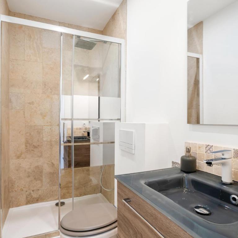 Nice Renting - CAMBRAI - Luxurious Sea View Terrasse - King Bed - Parking - AC - fully equipped - Appartement 1 Chambre - 14