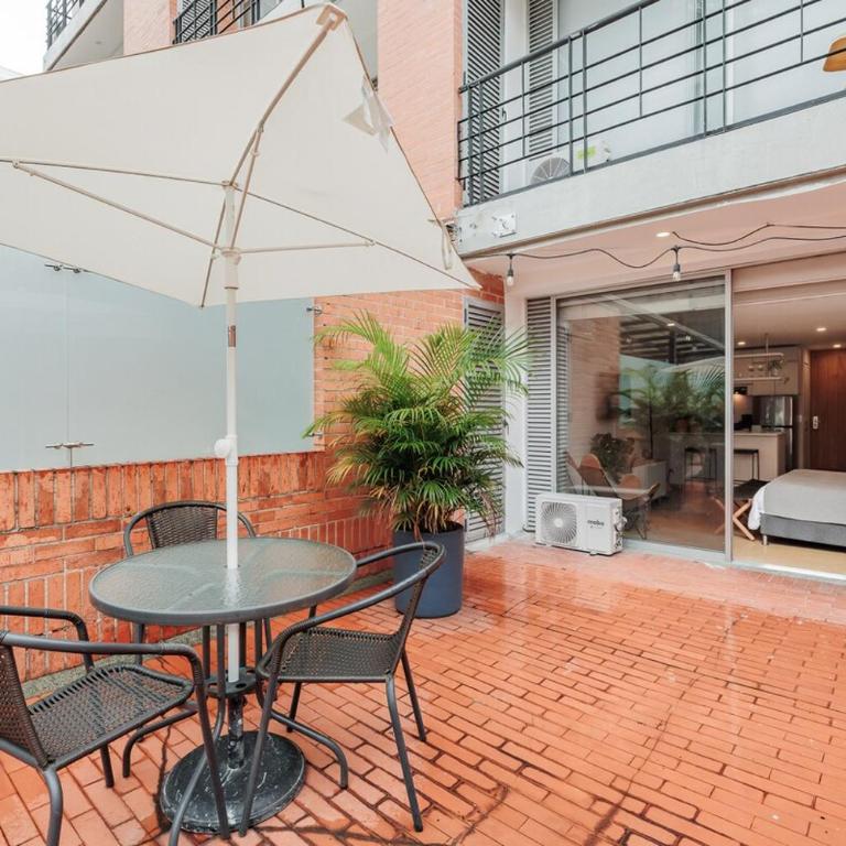 Loft comodo y central con AC y Terraza propia en Astorga Poblado - One-Bedroom Apartment - 4