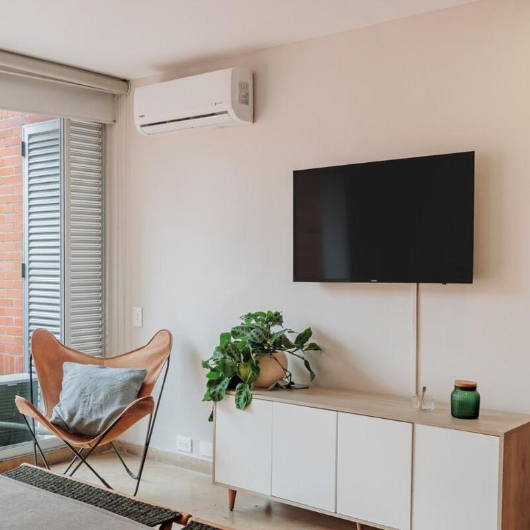 Loft comodo y central con AC y Terraza propia en Astorga Poblado - One-Bedroom Apartment - 11