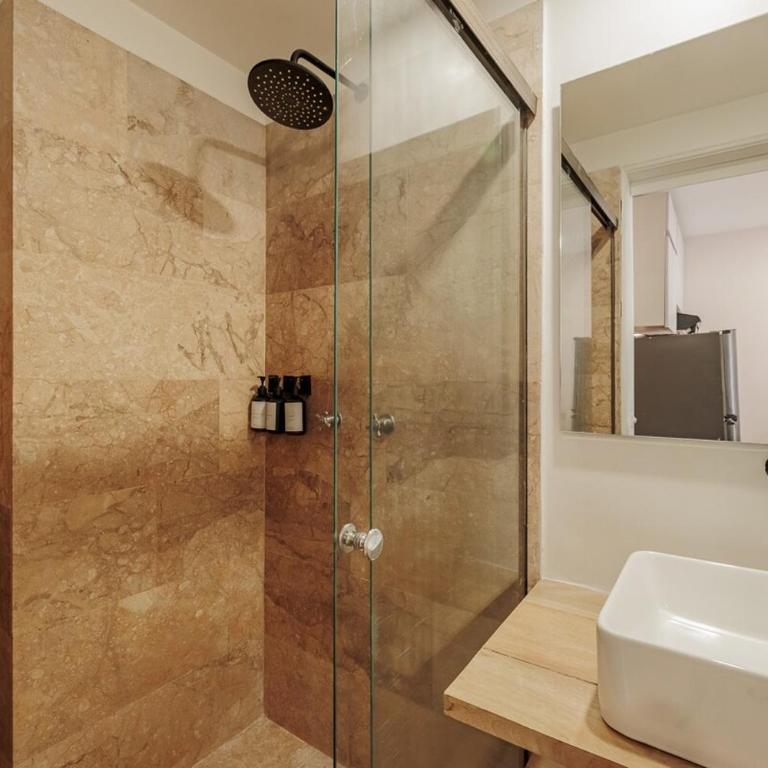 Loft comodo y central con AC y Terraza propia en Astorga Poblado - One-Bedroom Apartment - 14