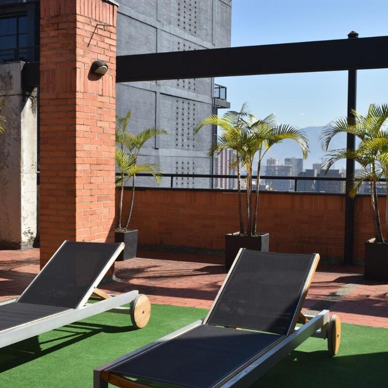 Loft comodo y central con AC y Terraza propia en Astorga Poblado - One-Bedroom Apartment - 16
