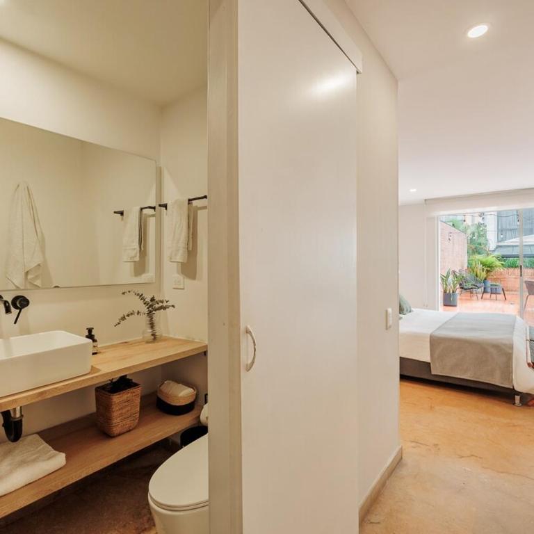 Loft comodo y central con AC y Terraza propia en Astorga Poblado - One-Bedroom Apartment - 29