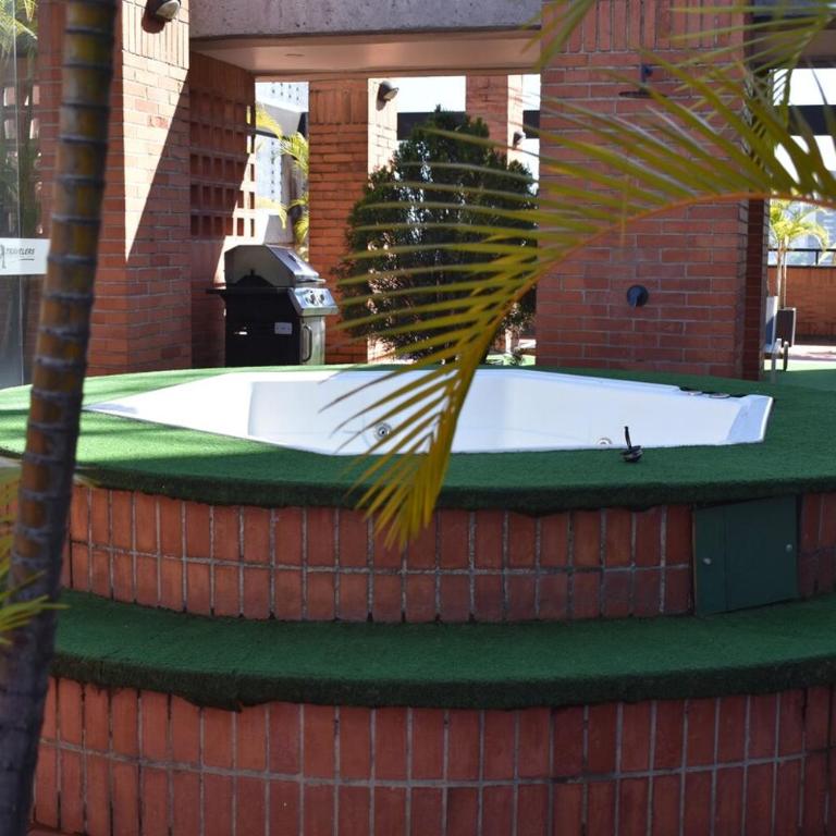 Loft comodo y central con AC y Terraza propia en Astorga Poblado - One-Bedroom Apartment - 33