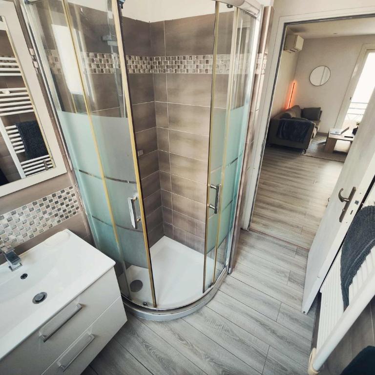 Central & Quiet, 10 min to Palais & Train Station - Apartamento de 1 dormitorio - 10