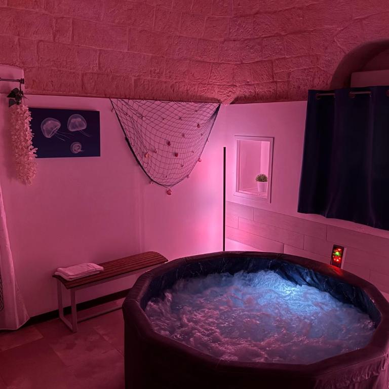Baia Sangiorgio Hotel & Beach Club - Suite Trullo con Vasca da Bagno - 1