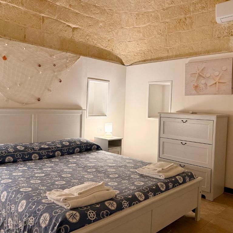 Baia Sangiorgio Hotel & Beach Club - Suite Trullo con Vasca da Bagno - 2