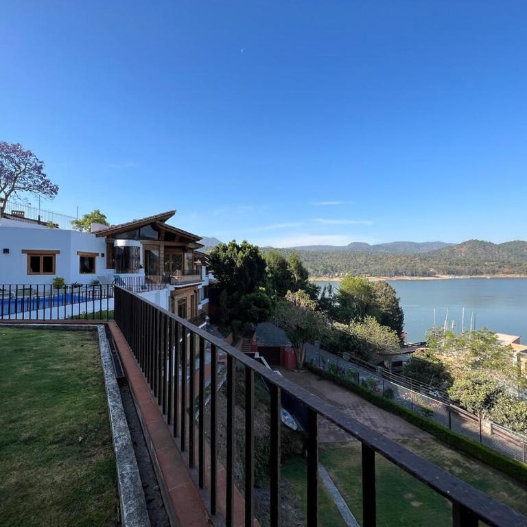 Rustic house with stunning lake view - Casa de 3 dormitorios - 43