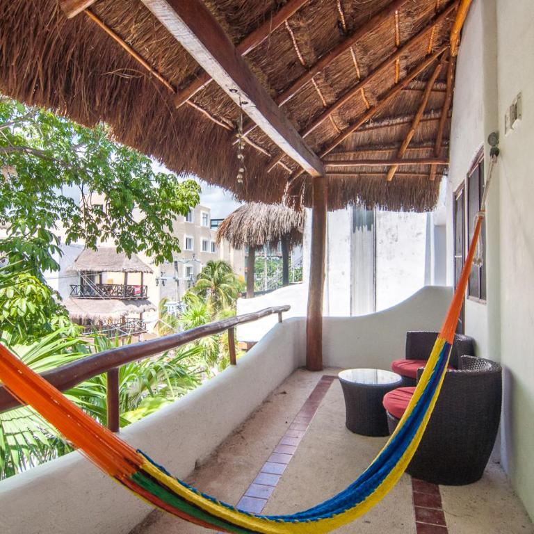 Private Terrace 3 blocks to Mamitas & 5th Ave, Gated with Pool - Apartment mit 1 Schlafzimmer - 1