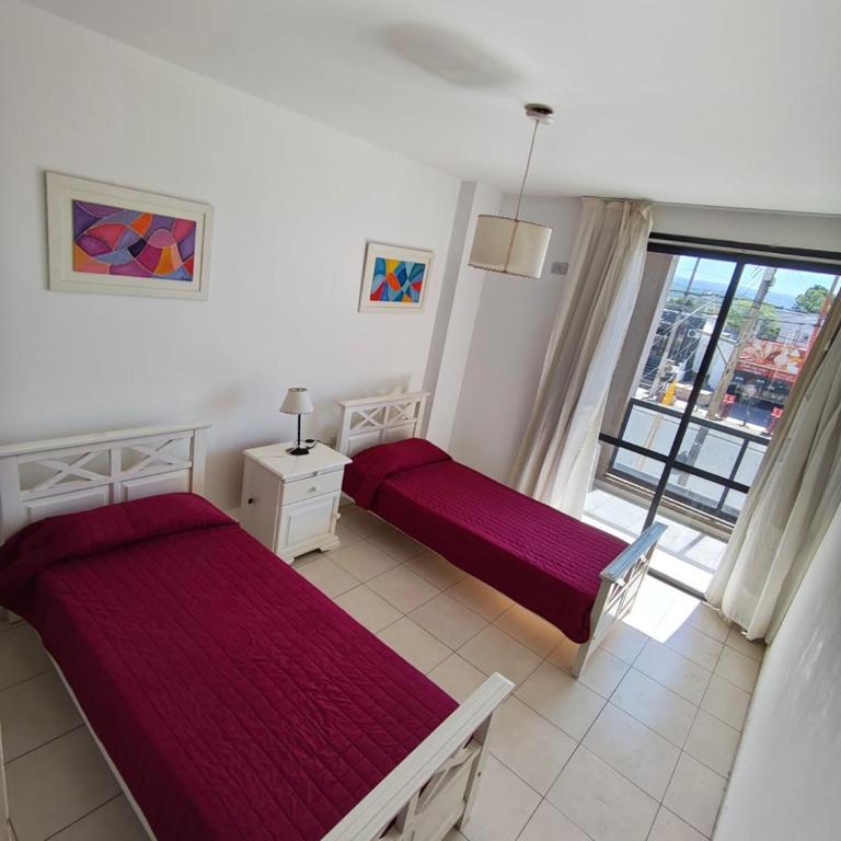 luminoso depto con balcon a cuadras del centro - Apartamento de 2 dormitorios - 12