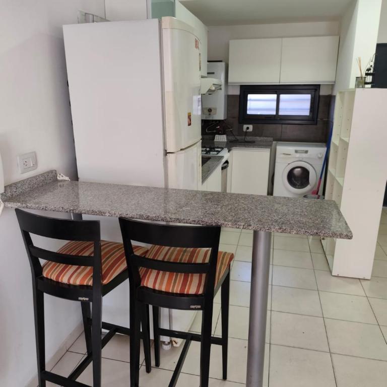 luminoso depto con balcon a cuadras del centro - Apartamento de 2 dormitorios - 5