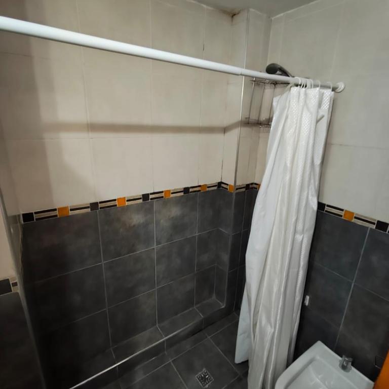 luminoso depto con balcon a cuadras del centro - Apartamento de 2 dormitorios - 17