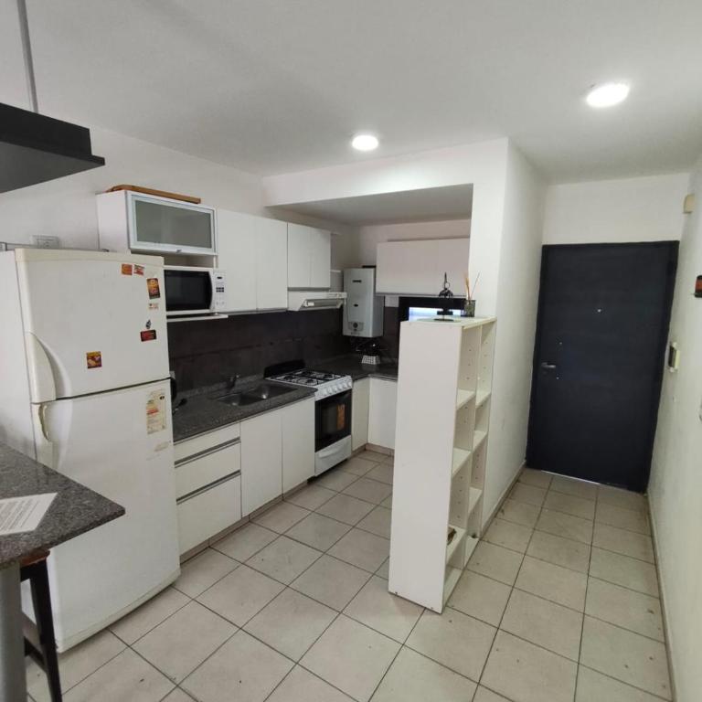 luminoso depto con balcon a cuadras del centro - Apartamento de 2 dormitorios - 10