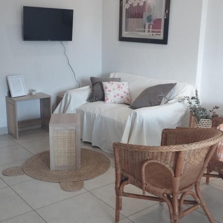 Como en casa - Two-Bedroom Apartment - 3