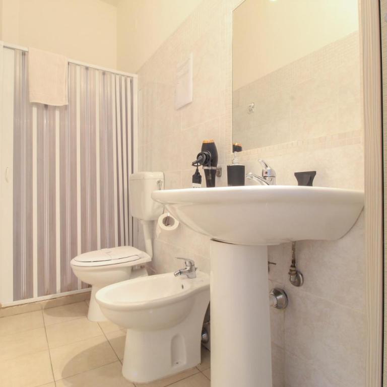 CATANIA AIRPORT ROOM BAGNO PRIVATO iN CAMERA - Double Room with Private Bathroom - 11