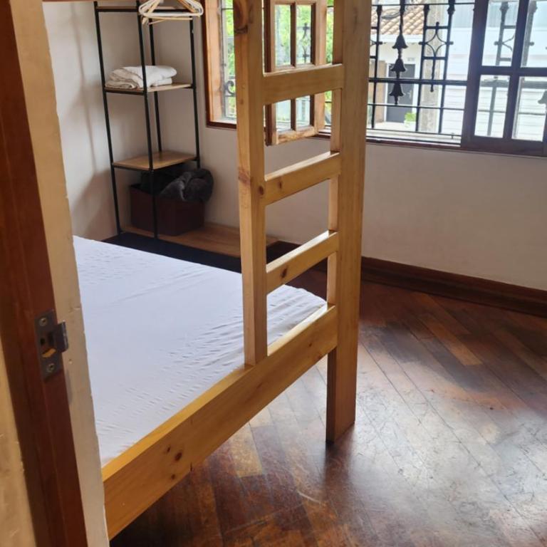 Paisa Hostel Medellín - Habitación Doble con baño compartido - 2 camas - 1