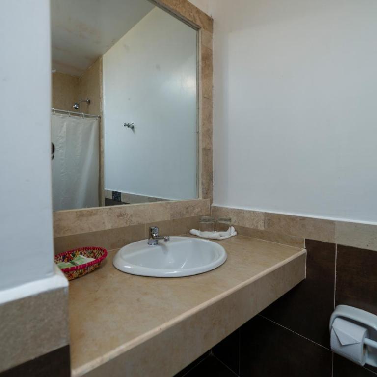 Gringo Bill's Boutique Hotel - Habitación con cama extragrande. - 16