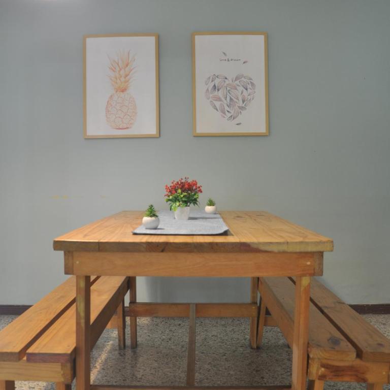 Laureles, casa completa y amplia para grupos grandes - Five-Bedroom House - 6