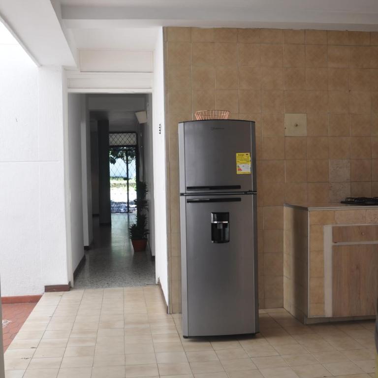 Laureles, casa completa y amplia para grupos grandes - Five-Bedroom House - 12