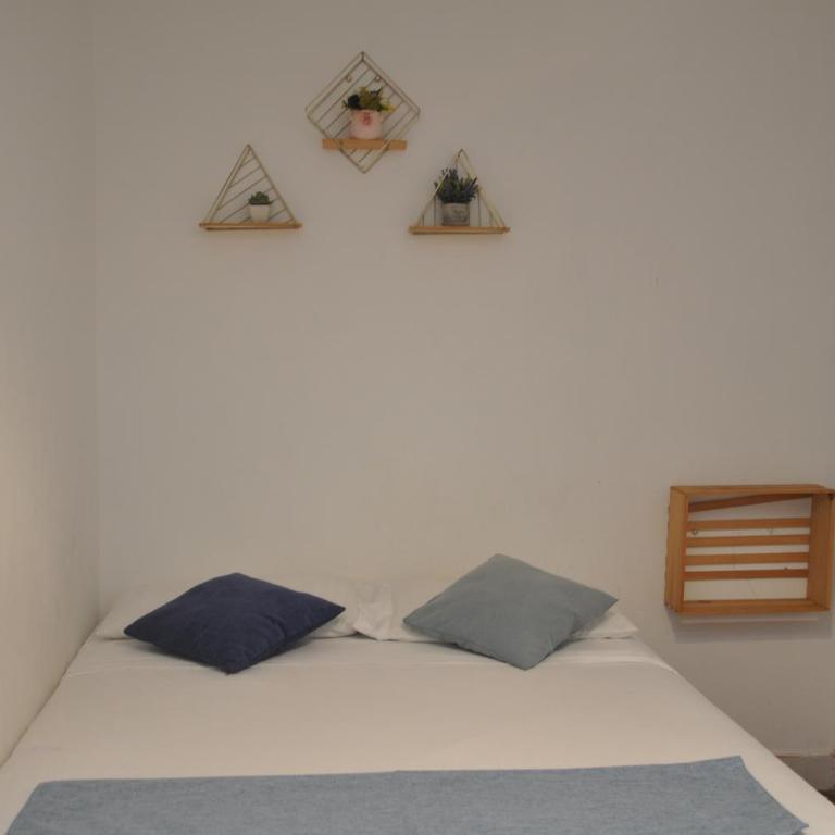 Laureles, casa completa y amplia para grupos grandes - Five-Bedroom House - 14